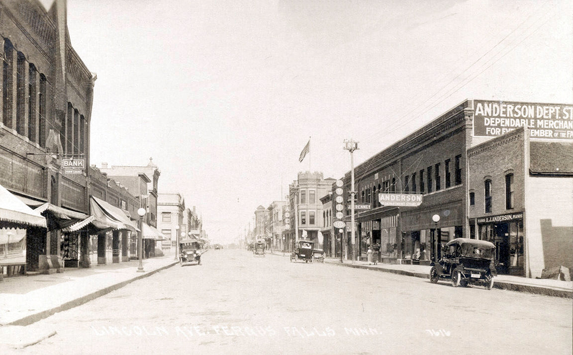 Lincoln Avenue, Fergus Falls, Minnesota, 1915 Postcard Reproduction