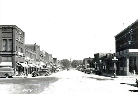Street scene, Madison, Minnesota, 1940s Postcard Reproduction
