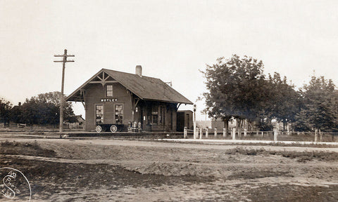 Northern Pacific Depot, Motley, Minnesota, 1910 Print
