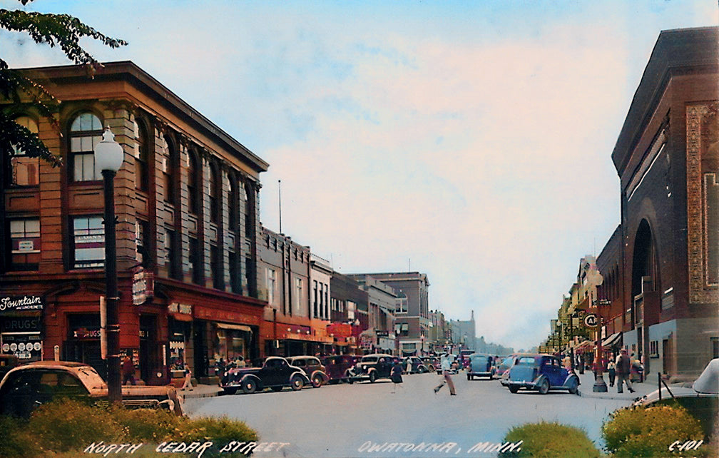 North Cedar Street, Owatonna Minnesota 1940s Postcard Reproduction