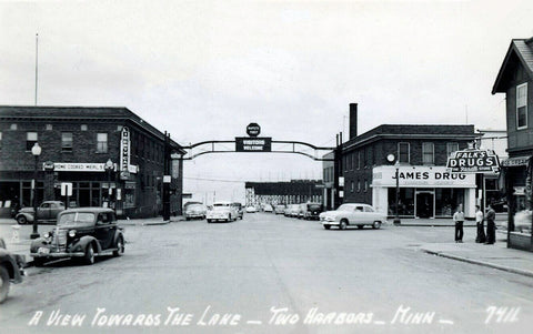 Street scene, Two Harbors, Minnesota, 1940s Postcard Reproduction