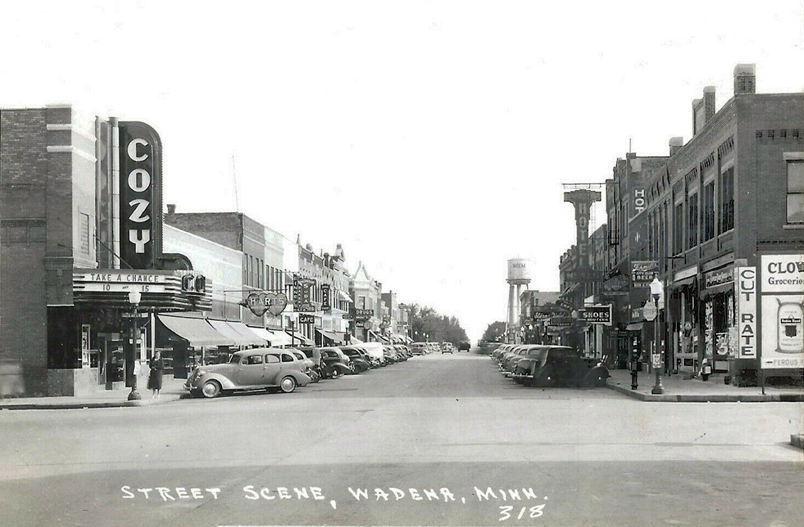 Street scene, Wadena, Minnesota, 1936 Minnesota Postcard Reproduction