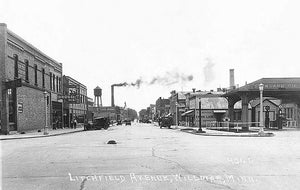Litchfield Avenue, Willmar, Minnesota, 1920s Postcard Reproduction