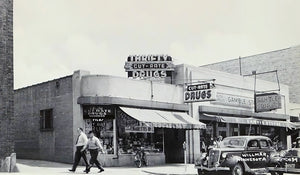 Street scene, Willmar, Minnesota, 1940s Postcard Reproduction