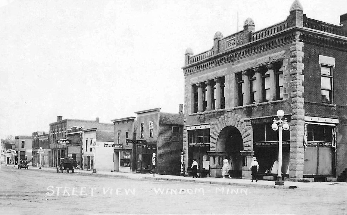 Street scene, Windom, Minnesota, 1921 Postcard Reproduction